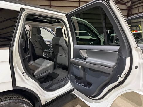 Used 2025 Ford Expedition Active AWD/4WD image 22