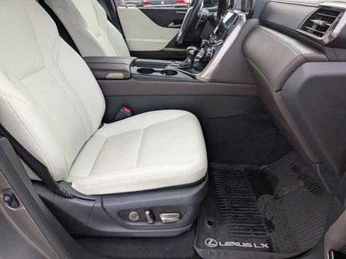 Used 2023 Lexus LX 600 4WD w/ Luxury Package image 21