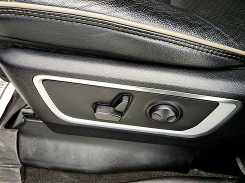 Used 2024 RAM 1500 Laramie AWD/4WD image 11
