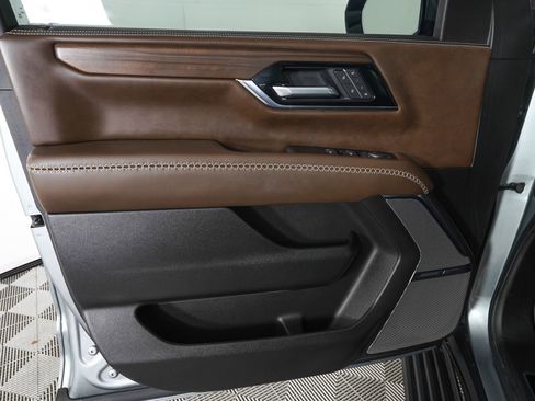 Used 2025 GMC Yukon Denali Ultimate w/ LPO, Floor Liner Package AWD/4WD image 16