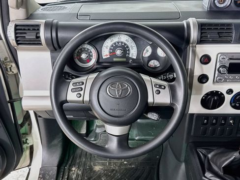 Used 2014 Toyota FJ Cruiser 4WD w/ Convenience Package image 4