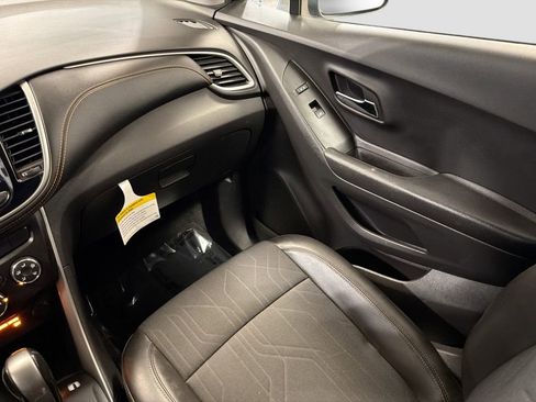 Used 2022 Chevrolet Trax LT w/ Driver Confidence Package AWD/4WD image 23