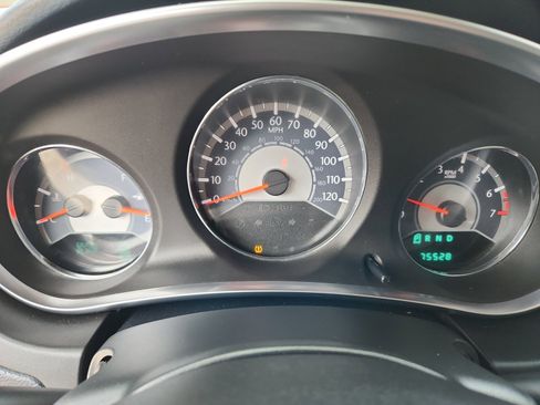 Used 2011 Chrysler 200 Limited image 10