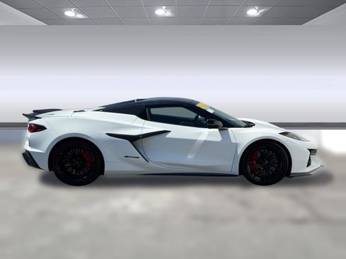 Used 2024 Chevrolet Corvette Z06 RWD image 7