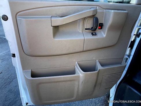 Used 2017 Chevrolet Express 2500 image 15