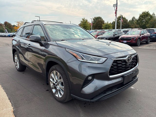Used 2023 Toyota Highlander Limited AWD/4WD image 4