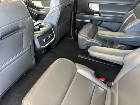 Used 2025 Ford Expedition Active AWD/4WD image 16