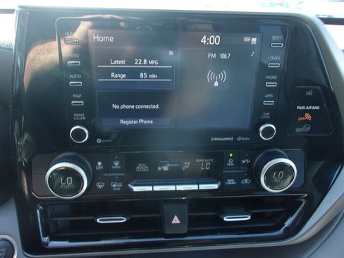Used 2020 Toyota Highlander LE AWD/4WD image 20