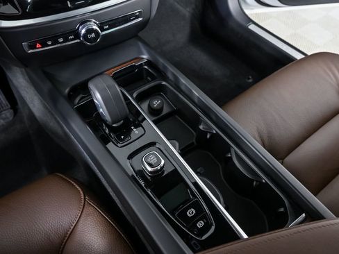 Used 2025 Volvo V60 B5 Cross Country Plus image 18