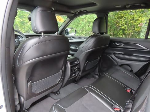 Certified 2024 Jeep Grand Cherokee Altitude image 29