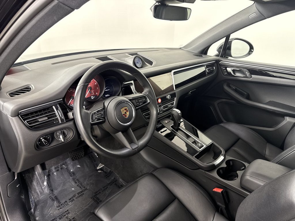 Certified 2023 Porsche Macan AWD/4WD image 4