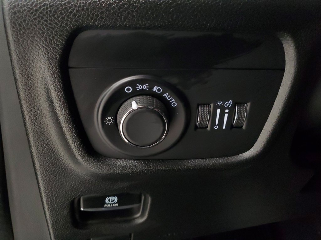 Used 2023 Jeep Grand Cherokee L Laredo AWD/4WD image 14