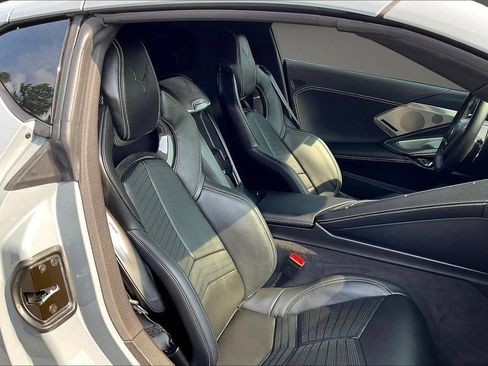 Used 2025 Chevrolet Corvette Stingray Preferred Cpe w/ Z51 Performance Package RWD image 30