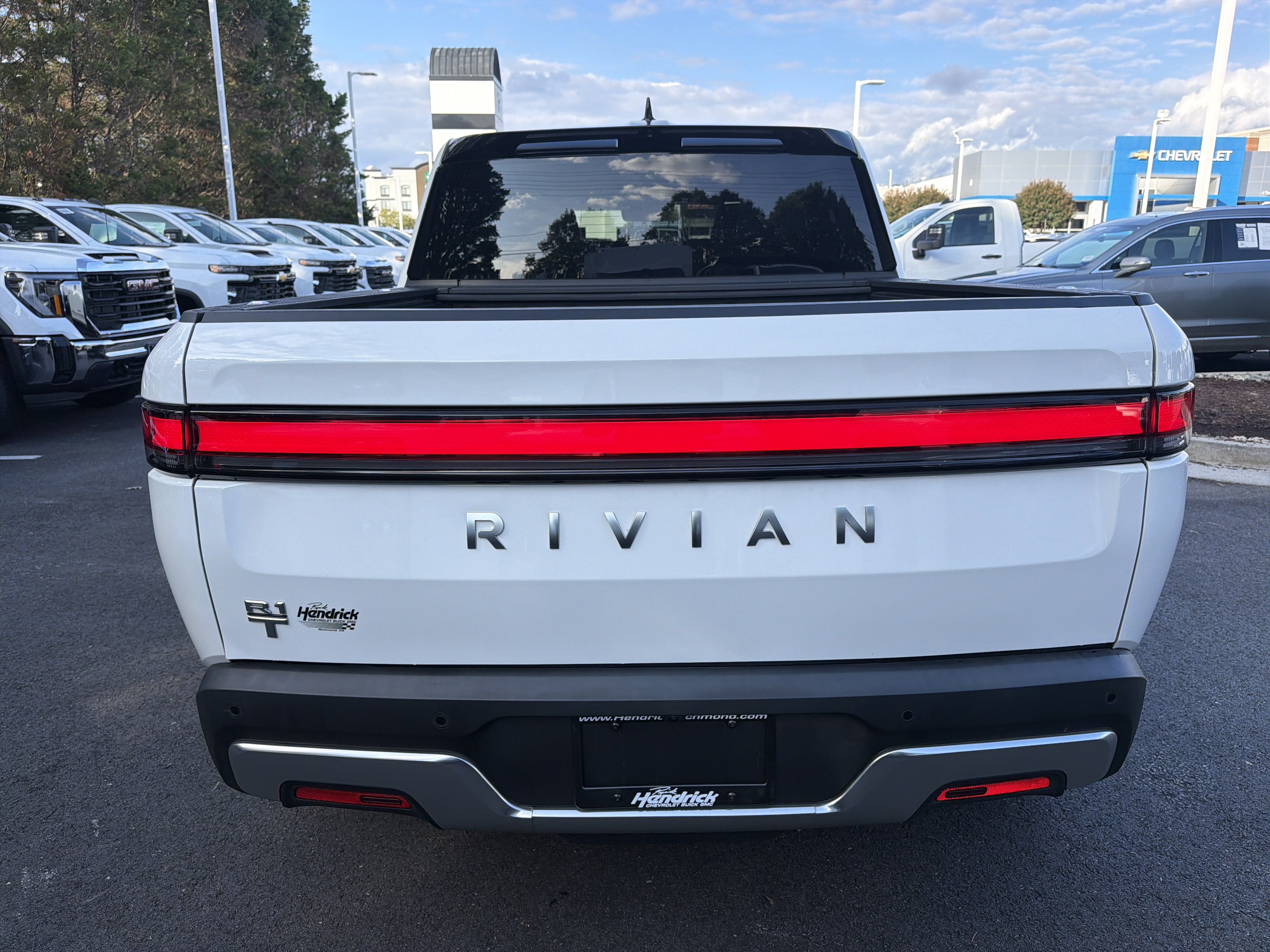 Used 2023 Rivian R1T Adventure Dual AWD/4WD image 9