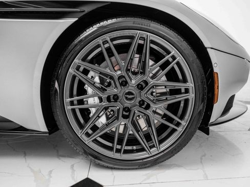 Used 2023 Aston Martin DB11 Coupe image 35