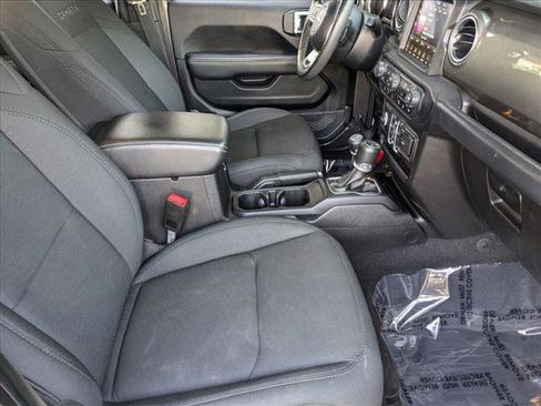 Used 2019 Jeep Wrangler Unlimited Sahara image 19