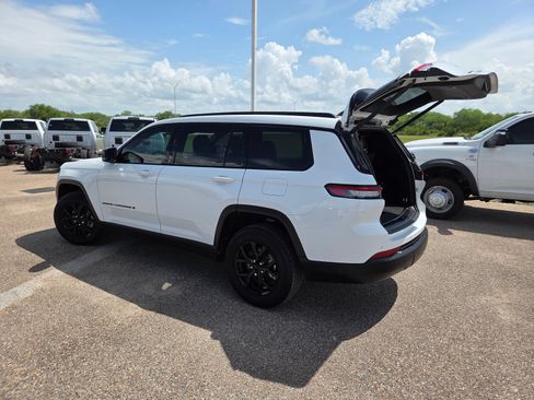 Used 2025 Jeep Grand Cherokee L Altitude AWD/4WD image 28