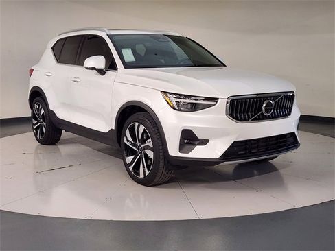 Used 2025 Volvo XC40 B5 Ultra w/ Protection Package Premier image 7