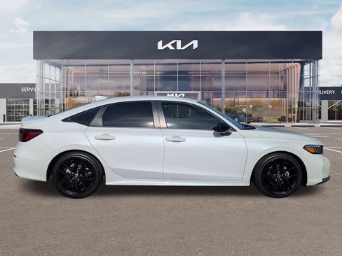 Used 2025 Honda Civic Sport image 3