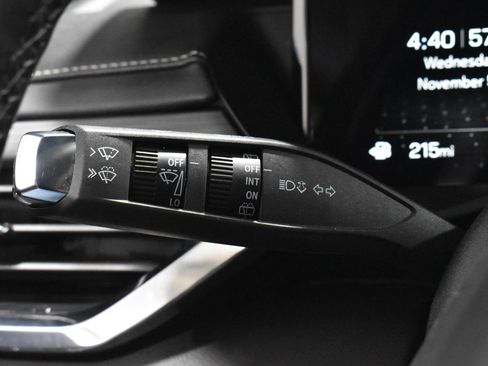 Used 2025 GMC Acadia Elevation image 13