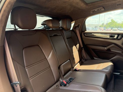 Certified 2023 Porsche Cayenne Platinum Edition AWD/4WD image 28
