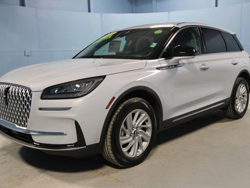 Used 2025 Lincoln Corsair AWD image 31