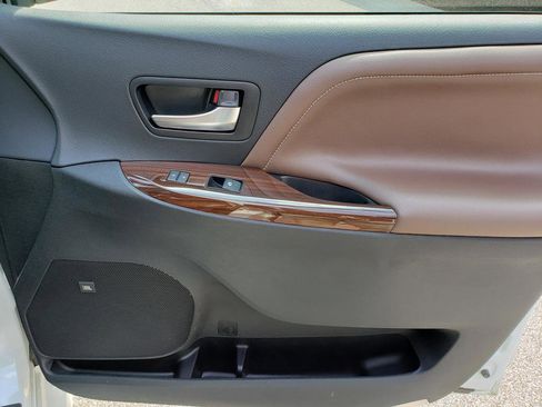 Used 2019 Toyota Sienna Limited Premium image 18