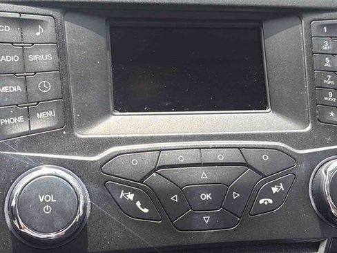 Used 2017 Ford Fusion SE FWD image 19