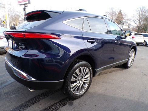 Used 2022 Toyota Venza XLE image 6