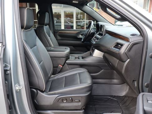 Used 2023 Chevrolet Suburban Premier image 55