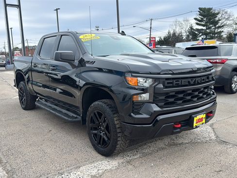 Used 2023 Chevrolet Silverado 1500 Custom Trail Boss w/ LPO, Dark Essentials Package image 4