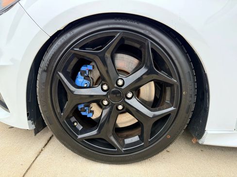 Used 2017 Ford Focus ST image 22