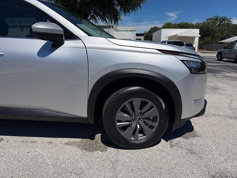 Used 2024 Nissan Pathfinder SV FWD image 13