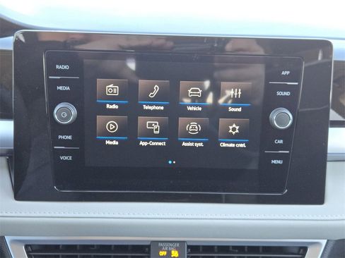 New 2026 Volkswagen Taos SE image 14