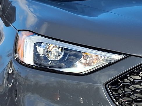 Used 2021 Ford Edge ST-Line w/ Class II Trailer Tow Package image 9