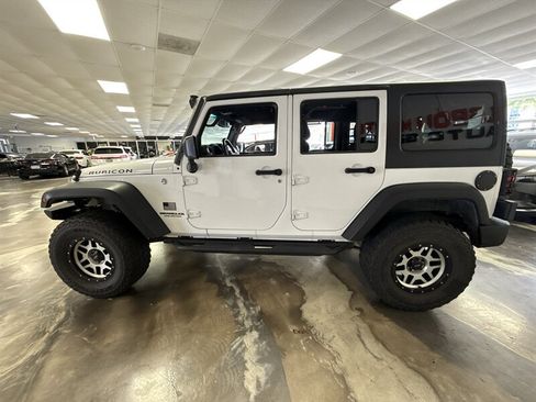 Used 2016 Jeep Wrangler Unlimited Rubicon w/ Connectivity Group AWD/4WD image 4