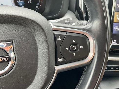 Used 2018 Volvo XC60 T5 Momentum w/ Vision Package AWD/4WD image 17
