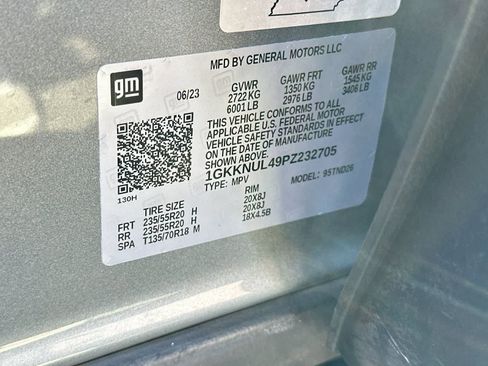 Used 2023 GMC Acadia SLT w/ Elevation Edition image 30