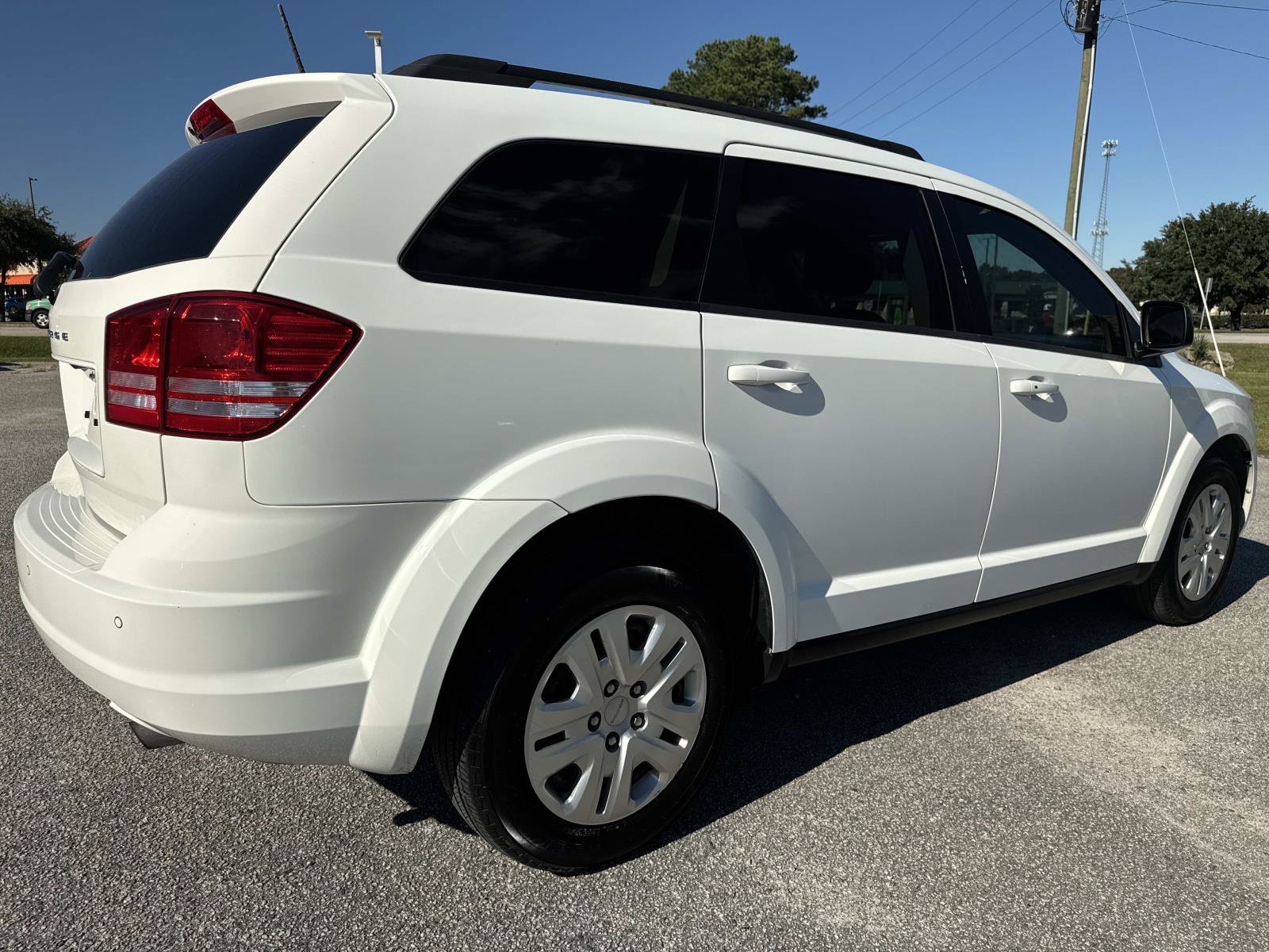 Used 2020 Dodge Journey SE w/ SE Popular Equipment Group FWD image 4