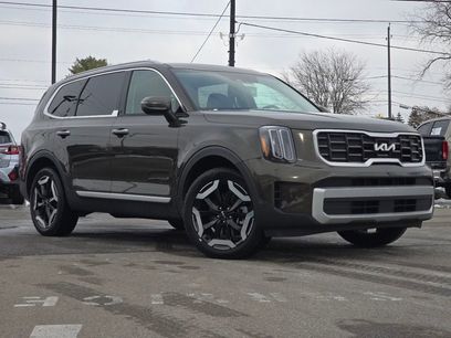 Used 2024 Kia Telluride S w/ S Sunroof Package