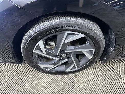 Used 2024 Hyundai Elantra Limited image 10