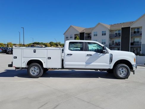 New 2026 Ford F250 XL w/ XL Chrome Package image 2