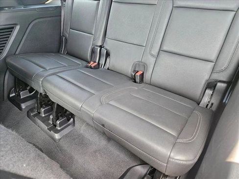 Used 2022 Chevrolet Tahoe Z71 w/ Luxury Package AWD/4WD image 19