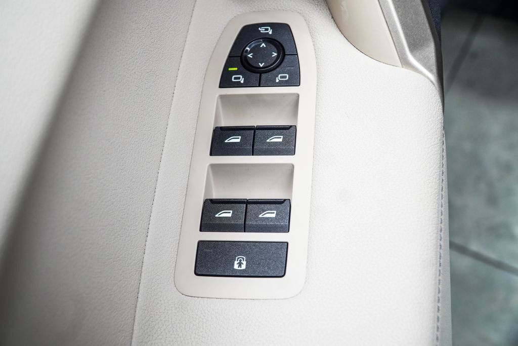Used 2024 BMW iX xDrive50 w/ Sport Package AWD/4WD image 48