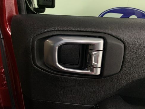 Used 2021 Jeep Wrangler Unlimited Sahara image 36