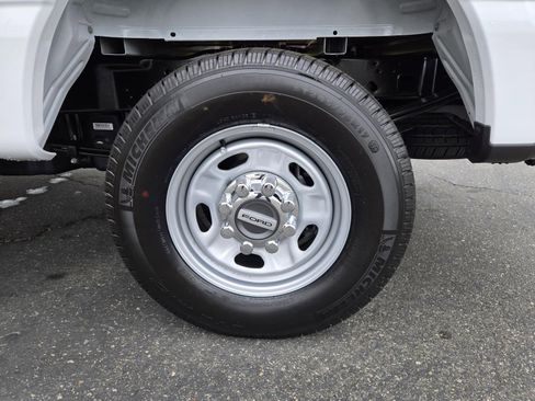 New 2026 Ford F250 XL w/ XL Chrome Package image 29