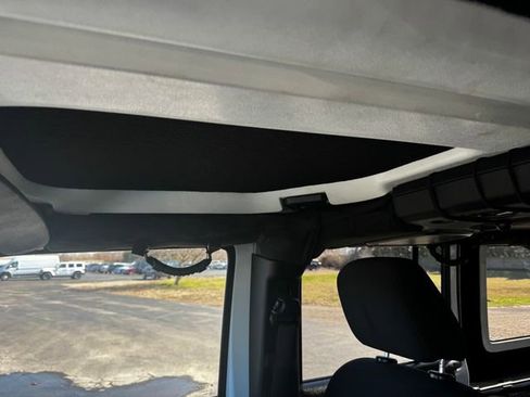 Certified 2018 Jeep Wrangler Unlimited Sport image 36