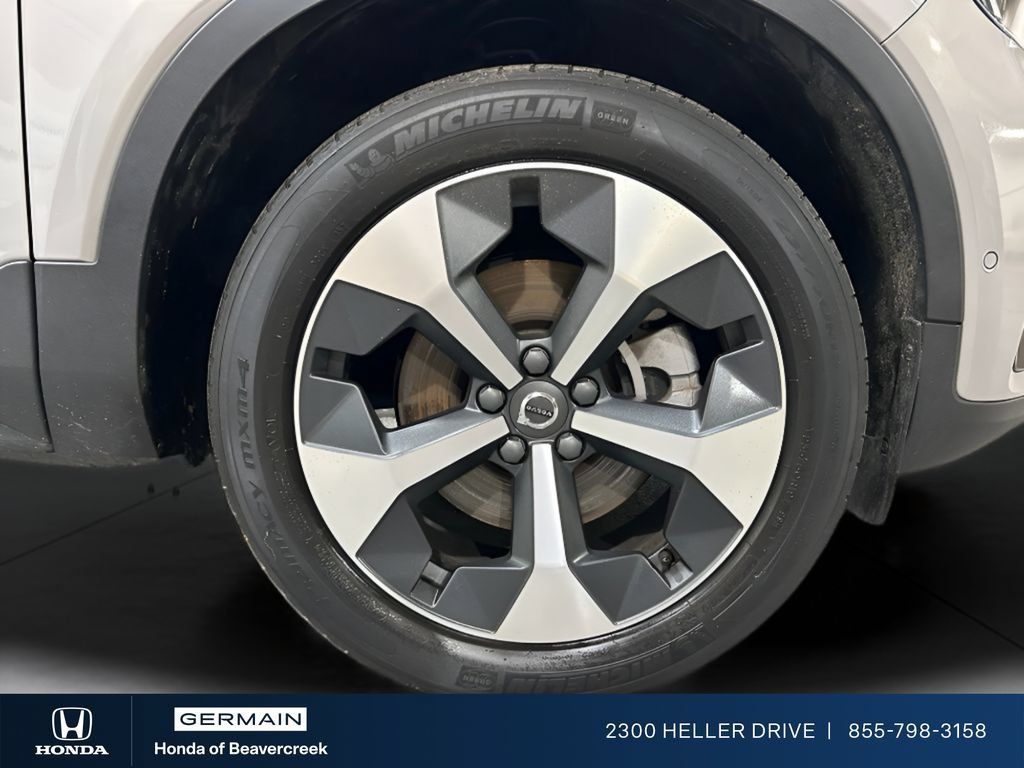 Used 2023 Volvo XC40 B4 Ultimate FWD image 12