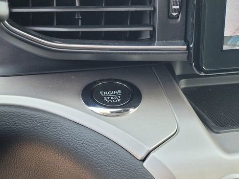 Certified 2022 Ford Explorer XLT w/ Equipment Group 202A RWD image 25
