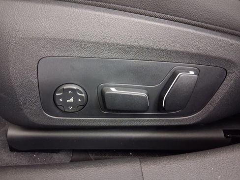 New 2026 BMW 330i Sedan w/ M Sport Package image 13